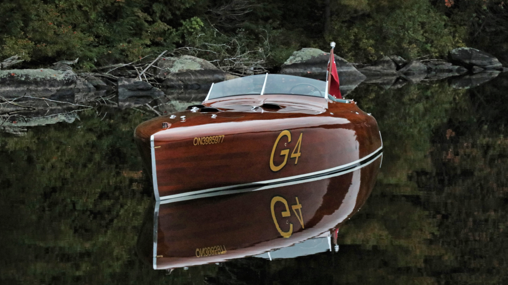 CLARION GOLD CUP RACER MAHOGANY BOAT MUSKOKA